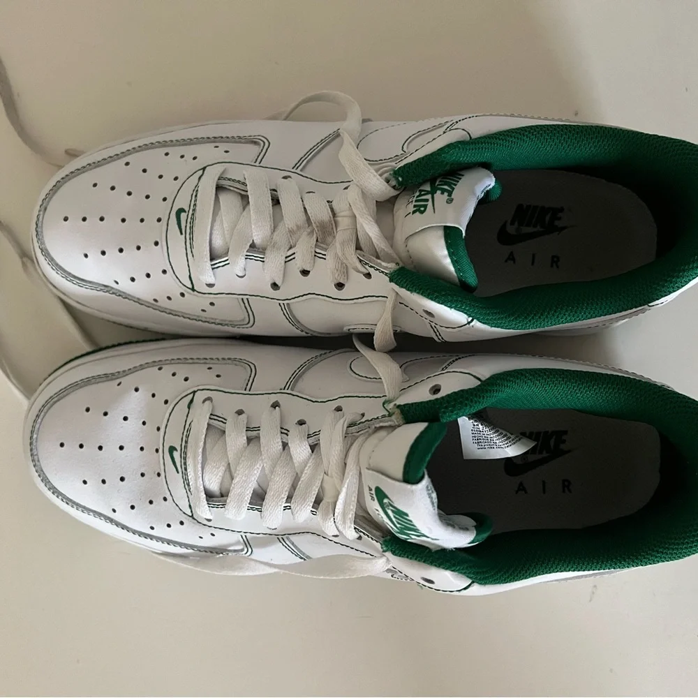 Nike Air Force 1 size 9.5M, white with green stitching - Picture 6 of 13